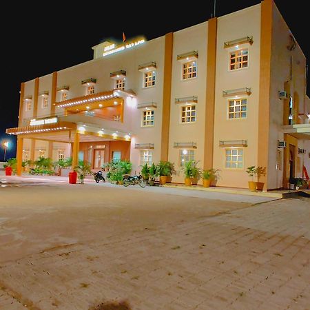 Avadh Sunshine Palace Hotel And Resort Ayodhya Экстерьер фото
